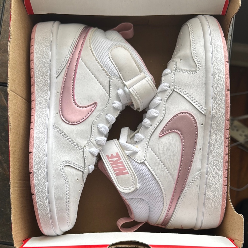 Nike White and Pink Sneakers Classic Low-Top Design Size 3.5